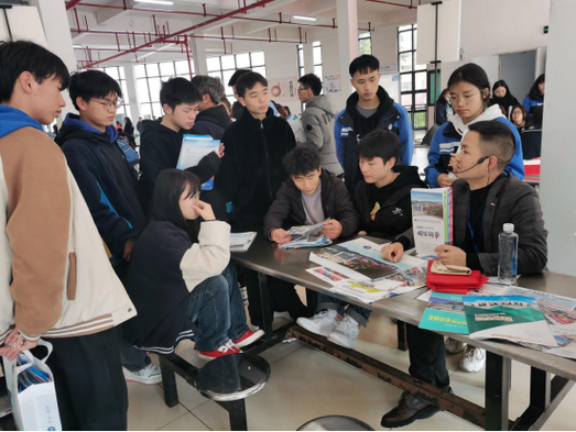 贵州职业技术学院举办2023年高职分类招生考试政策宣讲会 技术咨询同步展开